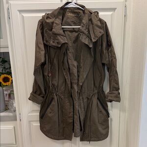 Utility Hooded Anorak Jacket in Olive Green